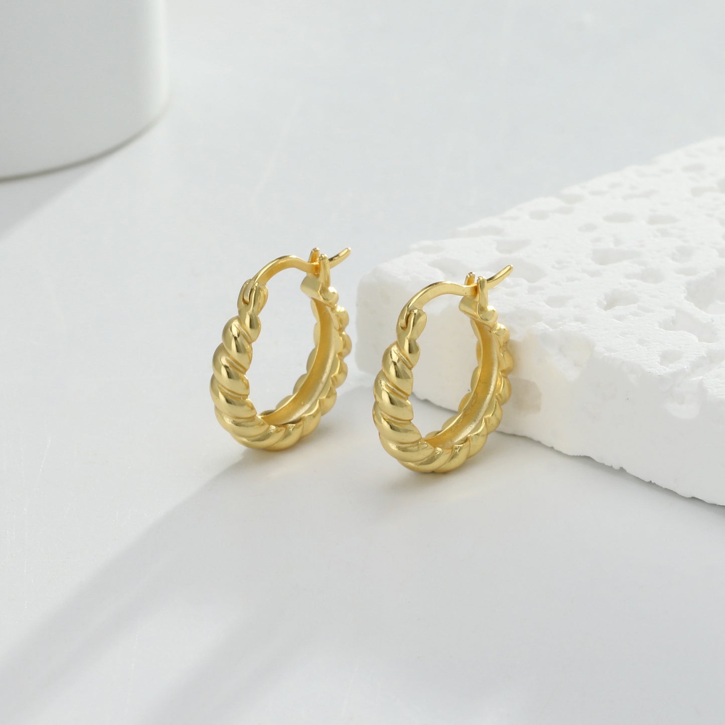 Pendientes torcidos de plata de ley para mujer