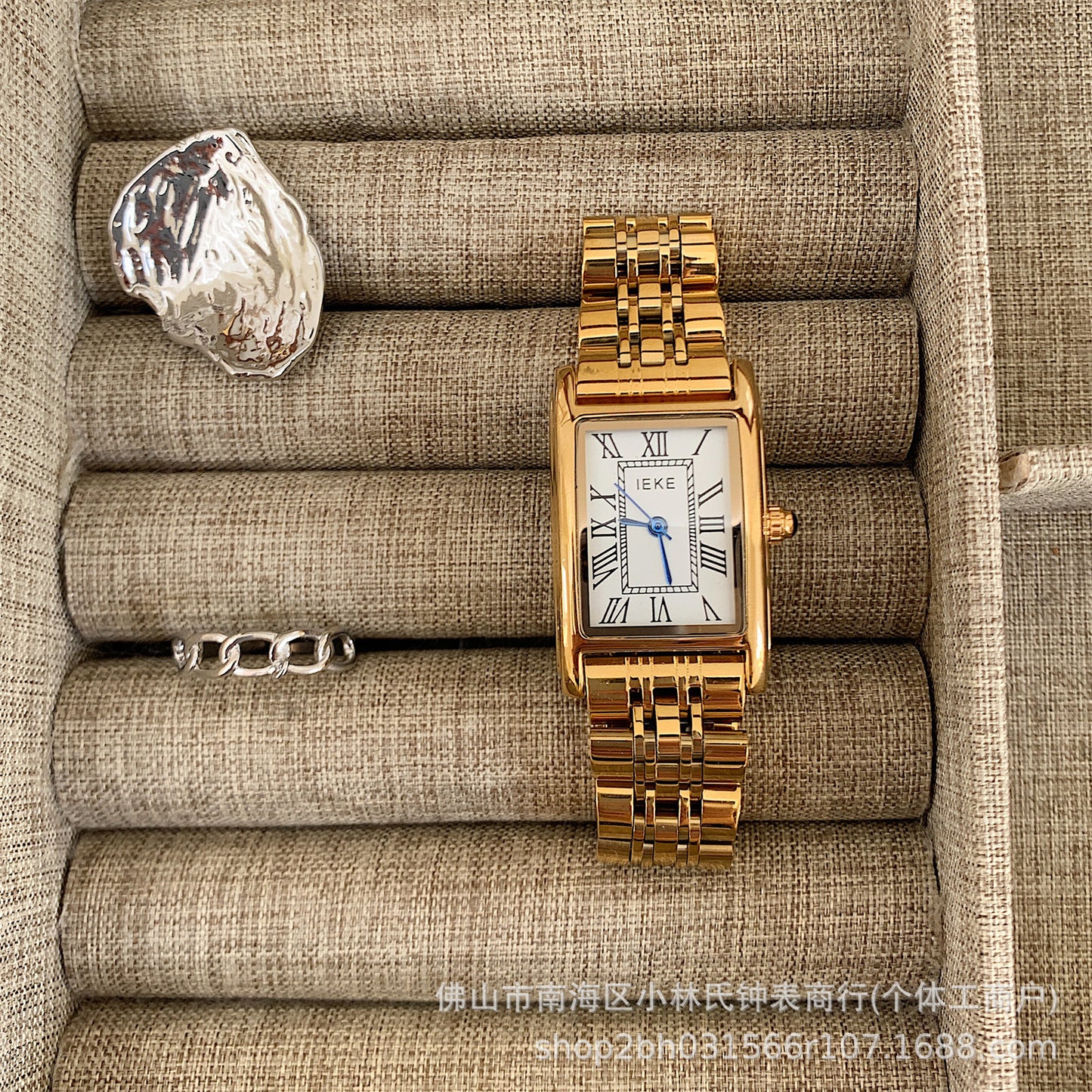 Rétro petite montre dorée ceinture acier femme moyen antique