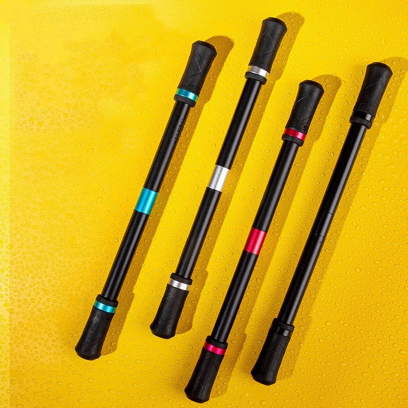 Les étudiants et les débutants tournent le stylo