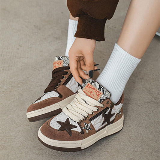 Zapatos de diseño minoritario retro con estrella marrón