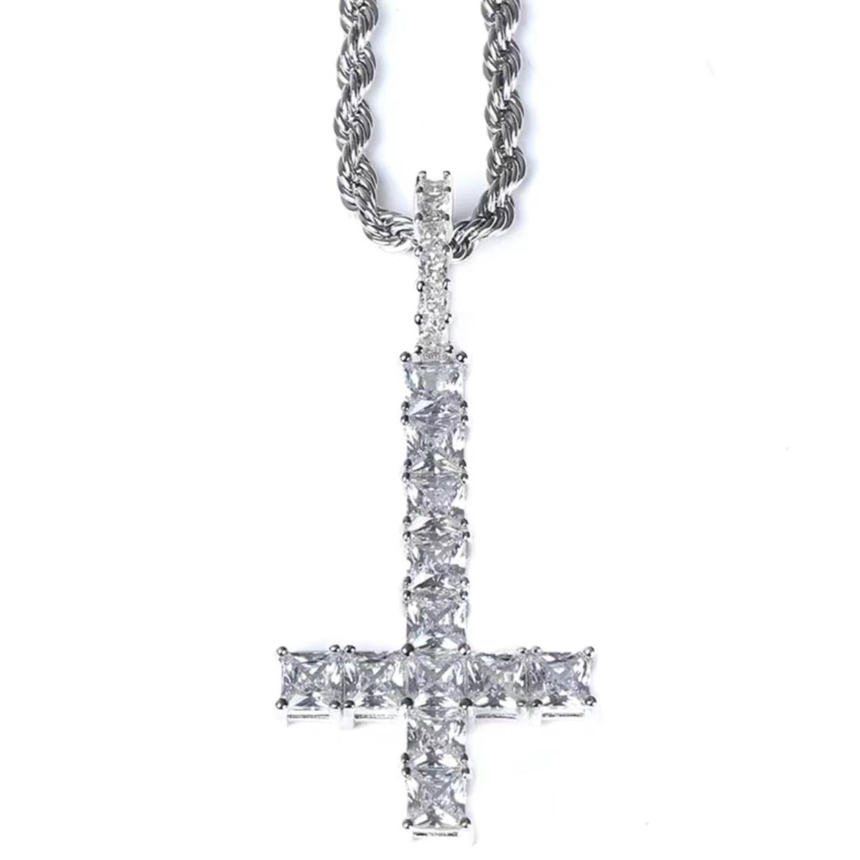Collier Croix Pleine de Diamants Zircon Inversé