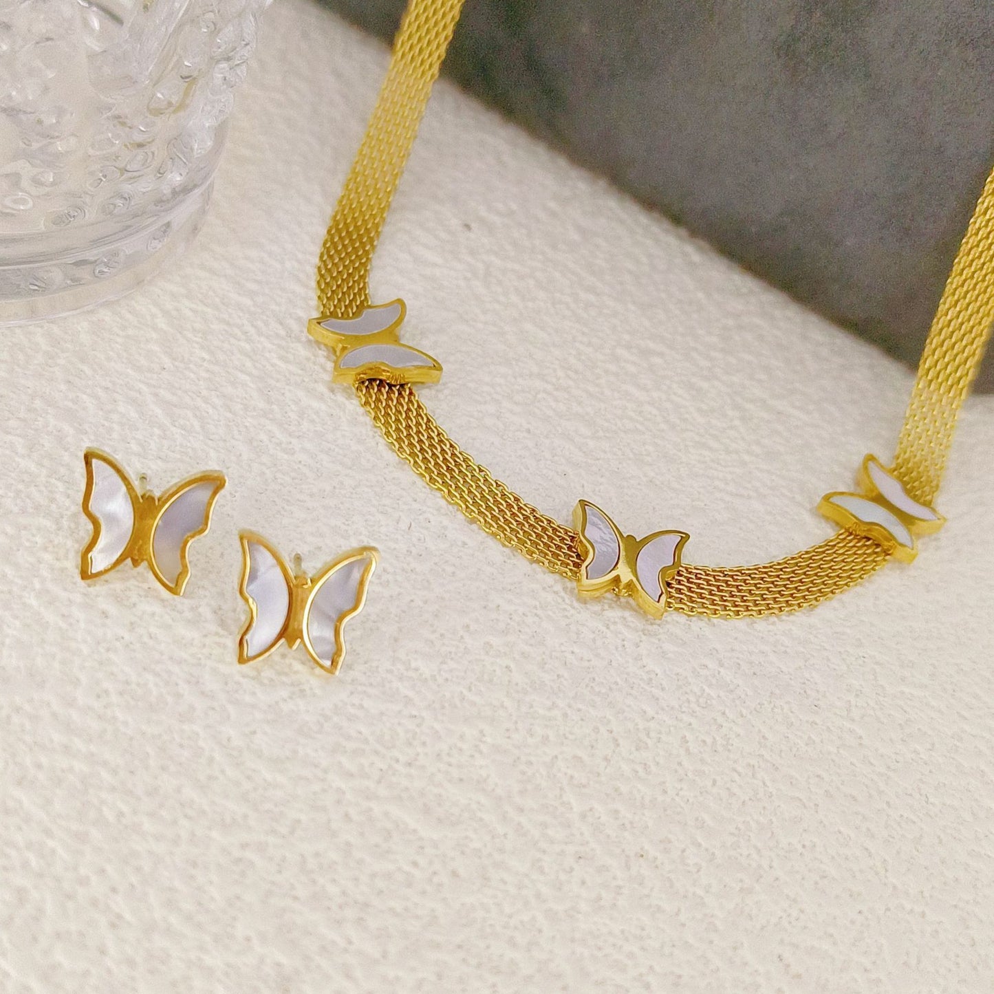 Collar de acero de titanio con mariposa tridimensional, ligero y combinable con todo, para mujer