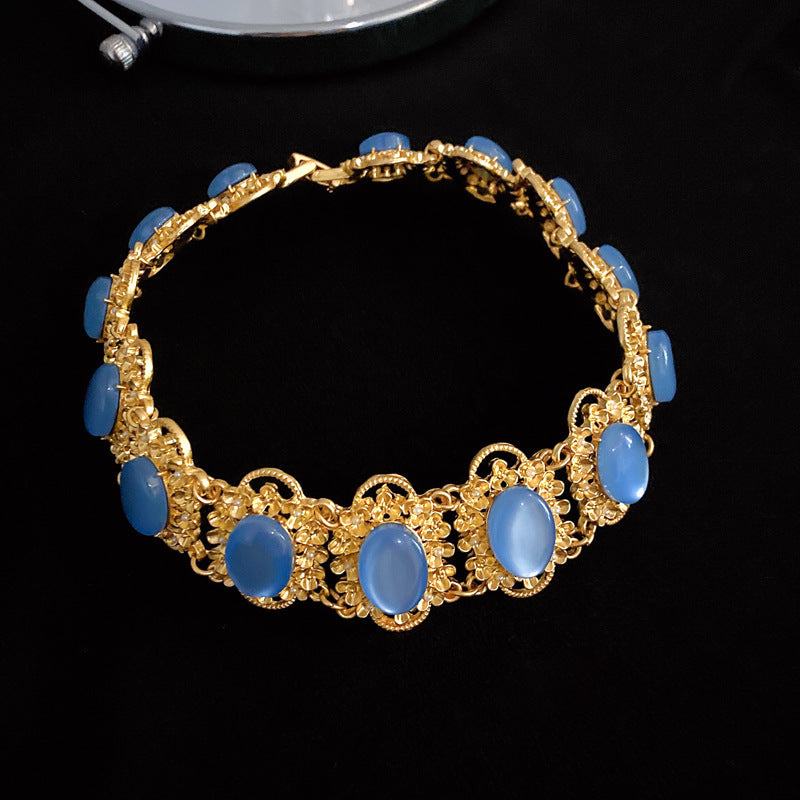 Women's Fashion Mid-ancient Oval Geometric Necklace