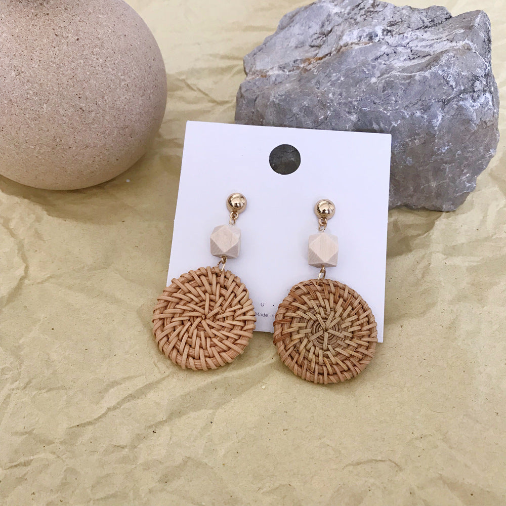 Boucles d'oreilles rondes en rotin à géométrie exagérée vintage de Corée du Sud