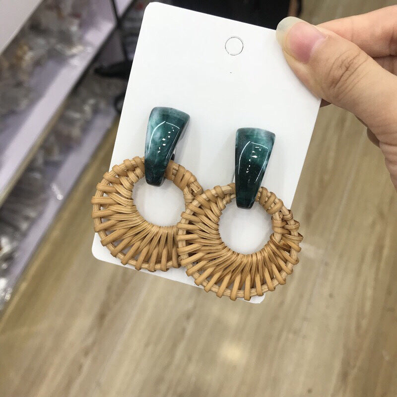 Boucles d'oreilles rondes en rotin à géométrie exagérée vintage de Corée du Sud