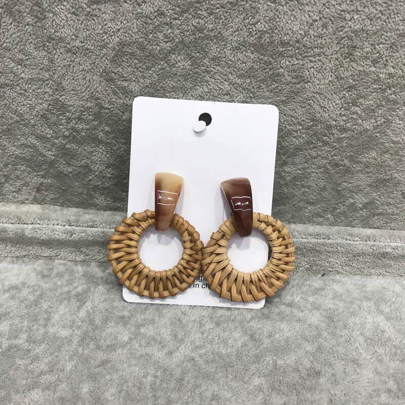 Boucles d'oreilles rondes en rotin à géométrie exagérée vintage de Corée du Sud