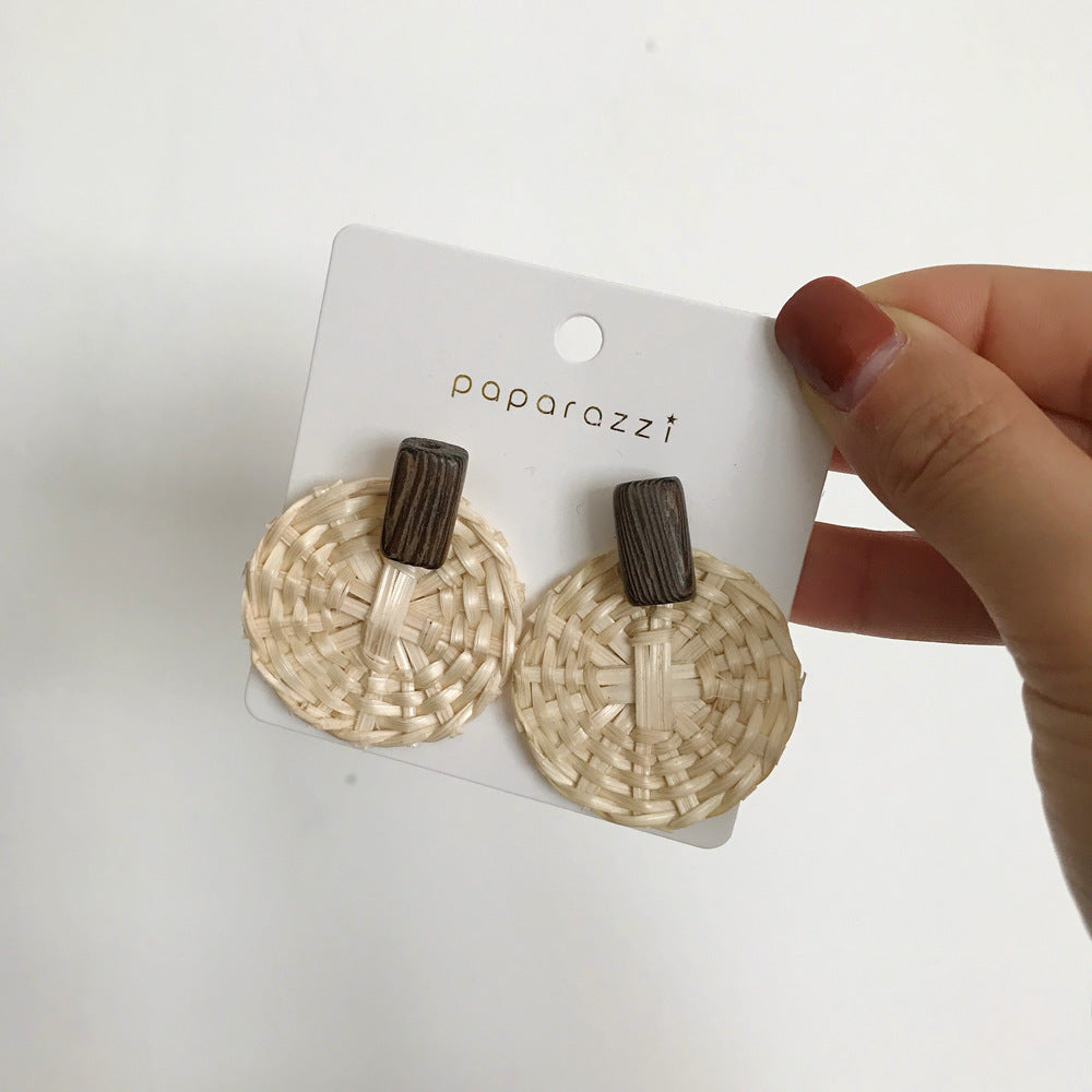 Boucles d'oreilles rondes en rotin à géométrie exagérée vintage de Corée du Sud