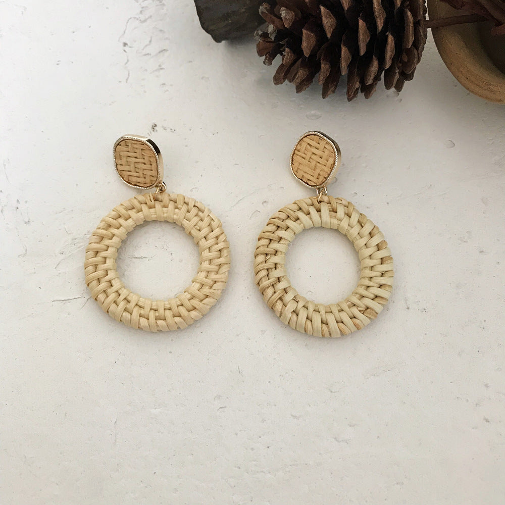Boucles d'oreilles rondes en rotin à géométrie exagérée vintage de Corée du Sud
