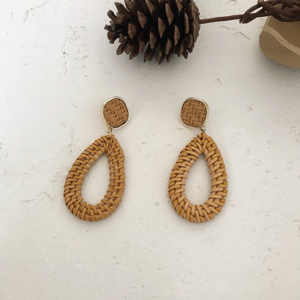 Boucles d'oreilles rondes en rotin à géométrie exagérée vintage de Corée du Sud