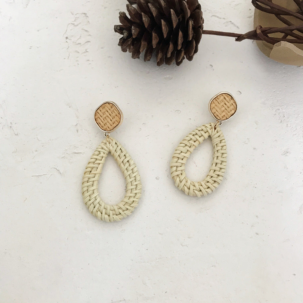 Boucles d'oreilles rondes en rotin à géométrie exagérée vintage de Corée du Sud
