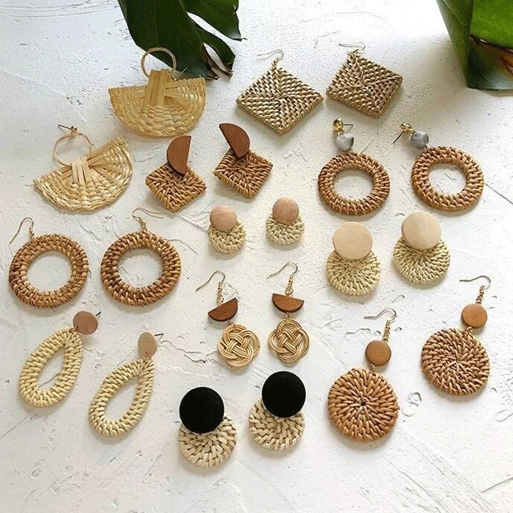 Boucles d'oreilles rondes en rotin à géométrie exagérée vintage de Corée du Sud