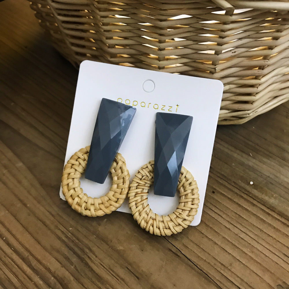 Boucles d'oreilles rondes en rotin à géométrie exagérée vintage de Corée du Sud