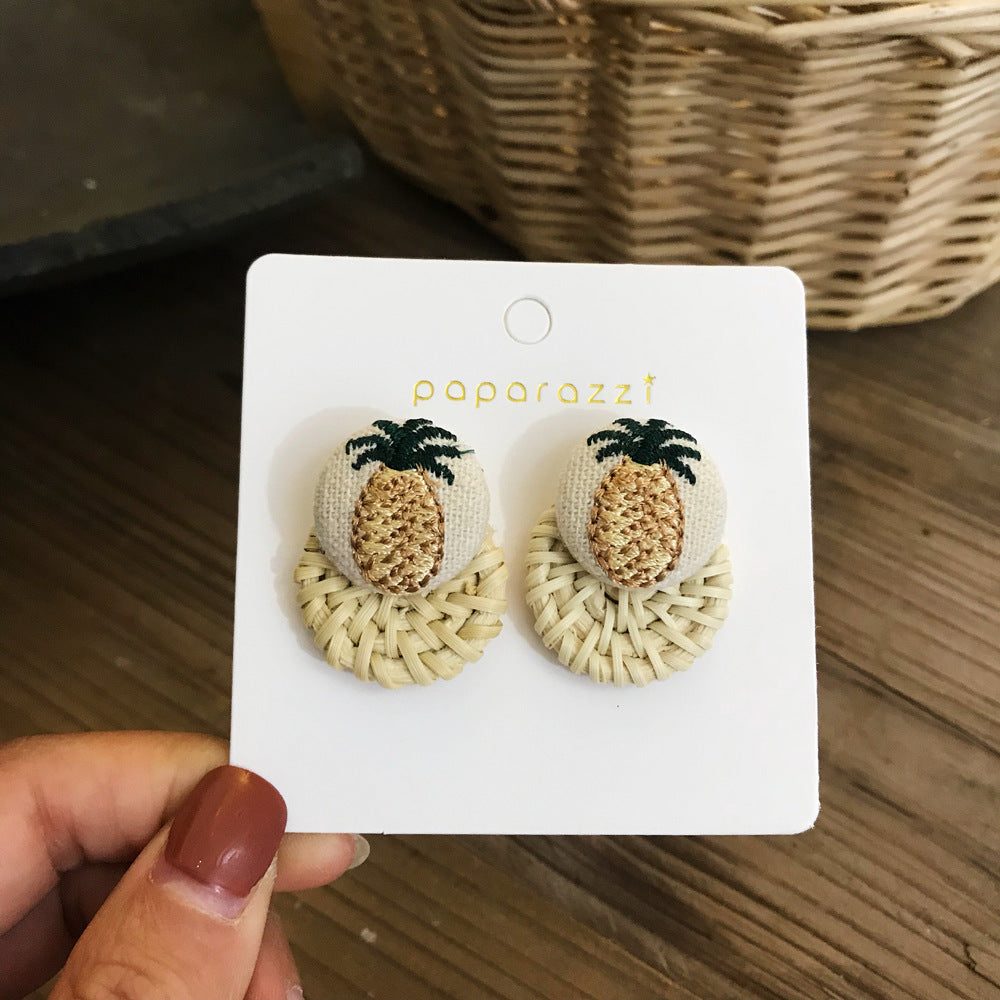 Boucles d'oreilles rondes en rotin à géométrie exagérée vintage de Corée du Sud