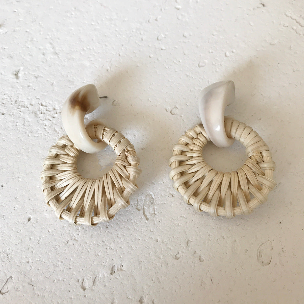 Boucles d'oreilles rondes en rotin à géométrie exagérée vintage de Corée du Sud