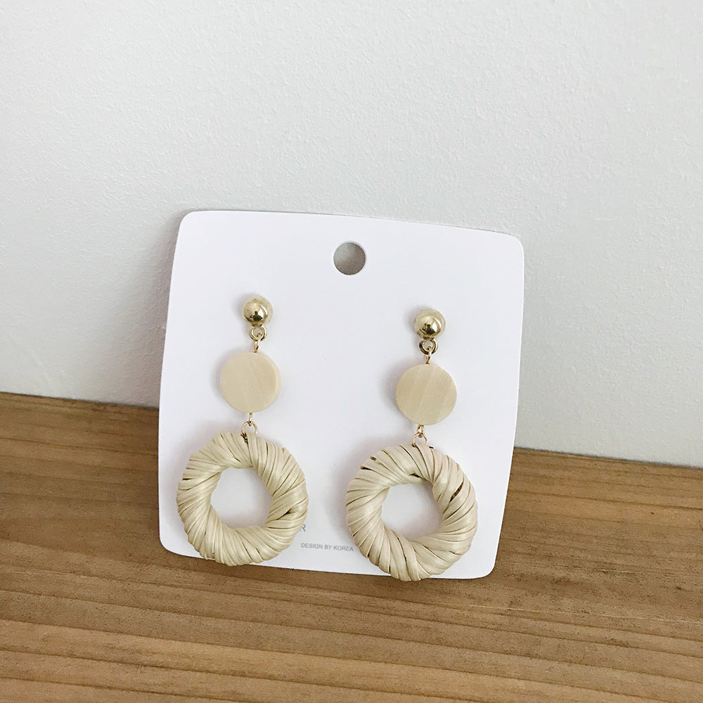 Boucles d'oreilles rondes en rotin à géométrie exagérée vintage de Corée du Sud