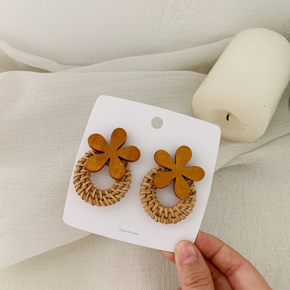 Boucles d'oreilles rondes en rotin à géométrie exagérée vintage de Corée du Sud