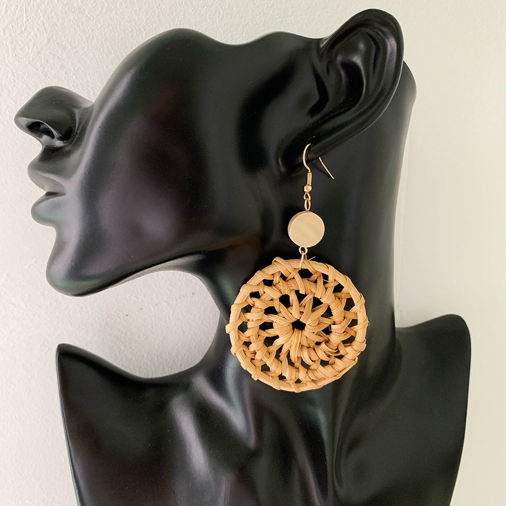 Boucles d'oreilles rondes en rotin à géométrie exagérée vintage de Corée du Sud