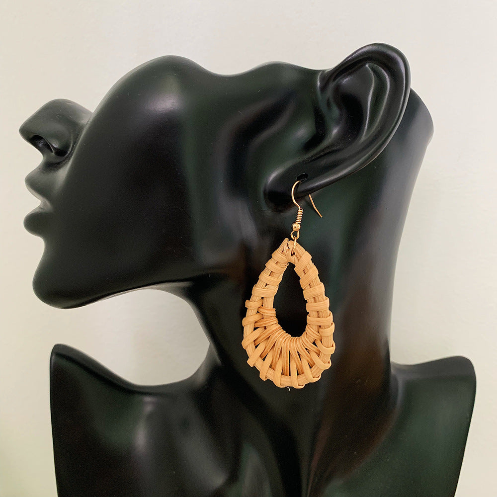 Boucles d'oreilles rondes en rotin à géométrie exagérée vintage de Corée du Sud