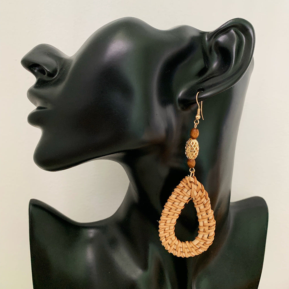 Boucles d'oreilles rondes en rotin à géométrie exagérée vintage de Corée du Sud