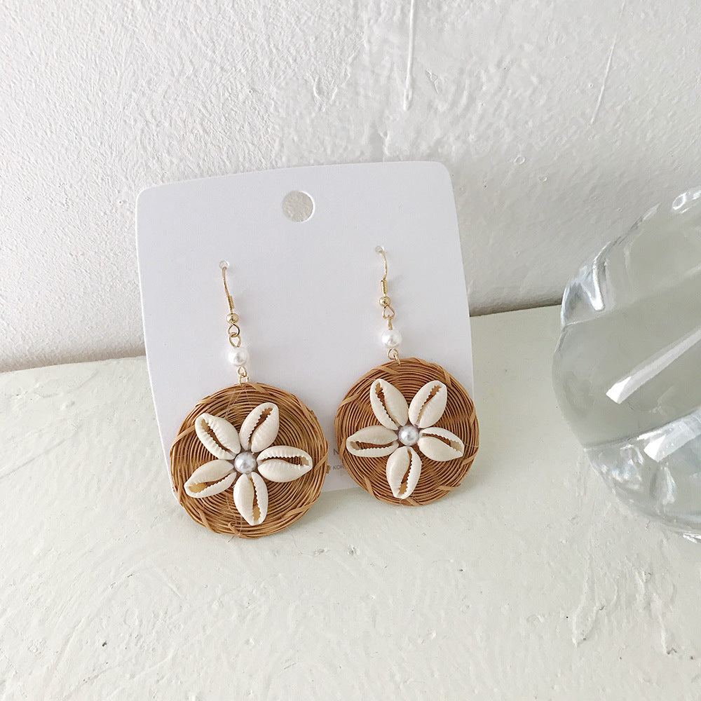 Boucles d'oreilles rondes en rotin à géométrie exagérée vintage de Corée du Sud