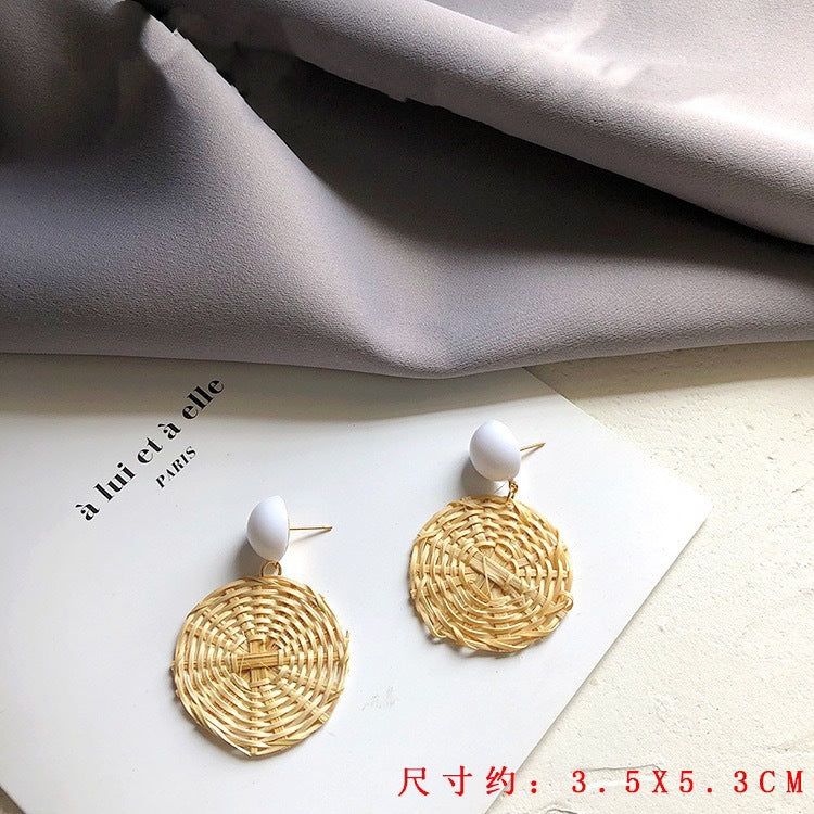 Boucles d'oreilles rondes en rotin à géométrie exagérée vintage de Corée du Sud