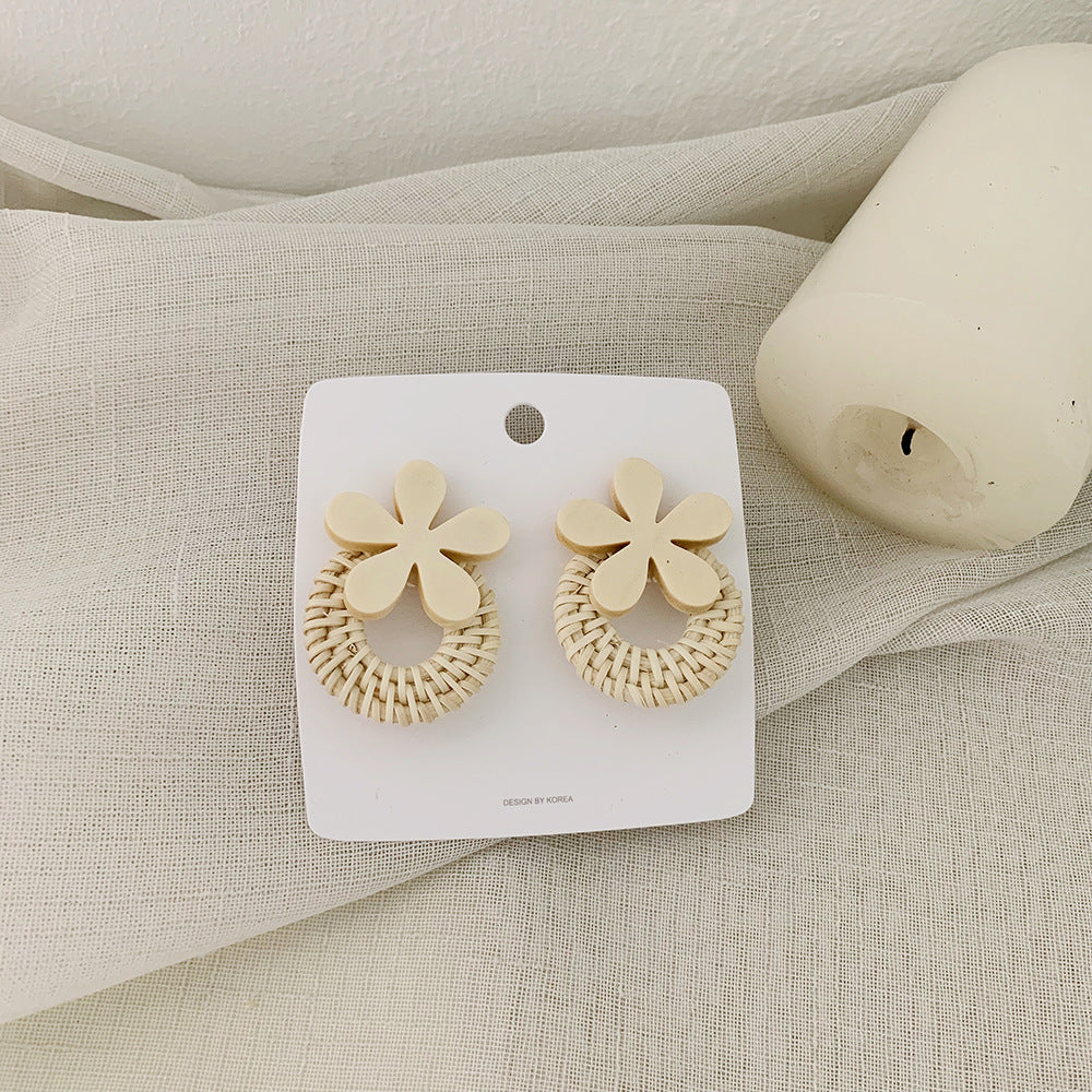 Boucles d'oreilles rondes en rotin à géométrie exagérée vintage de Corée du Sud