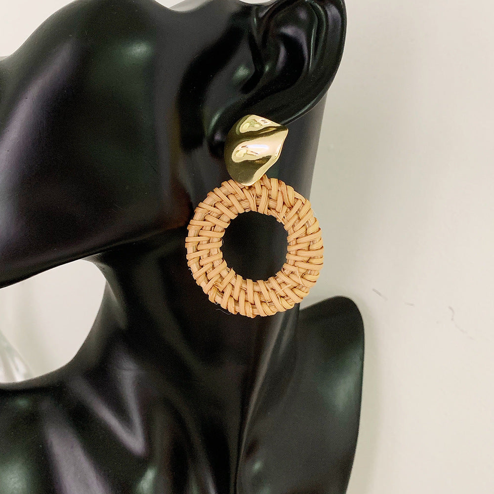 Boucles d'oreilles rondes en rotin à géométrie exagérée vintage de Corée du Sud