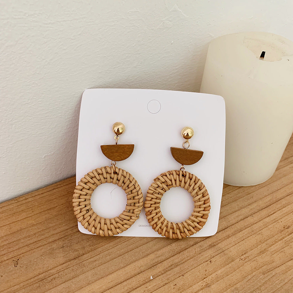 Boucles d'oreilles rondes en rotin à géométrie exagérée vintage de Corée du Sud