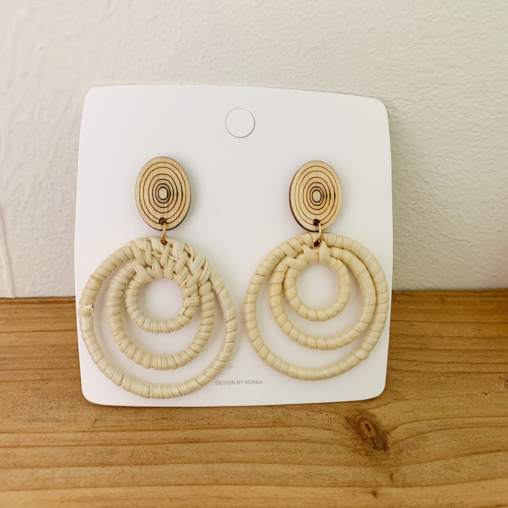Boucles d'oreilles rondes en rotin à géométrie exagérée vintage de Corée du Sud