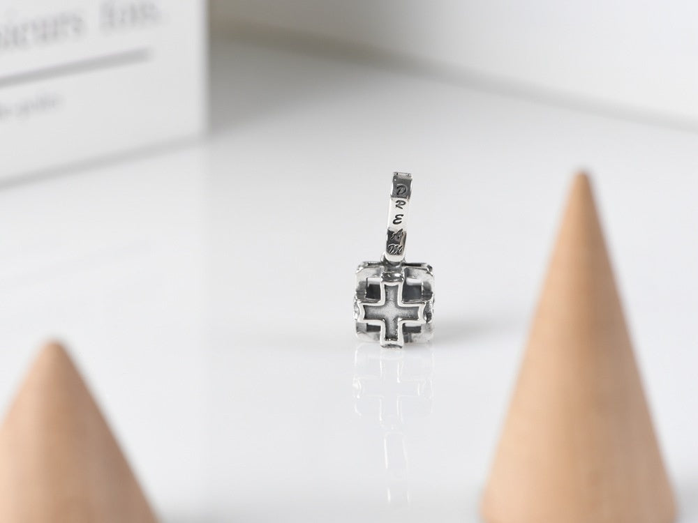 Pendentif carré en croix de bijoux Niello en détresse rétro