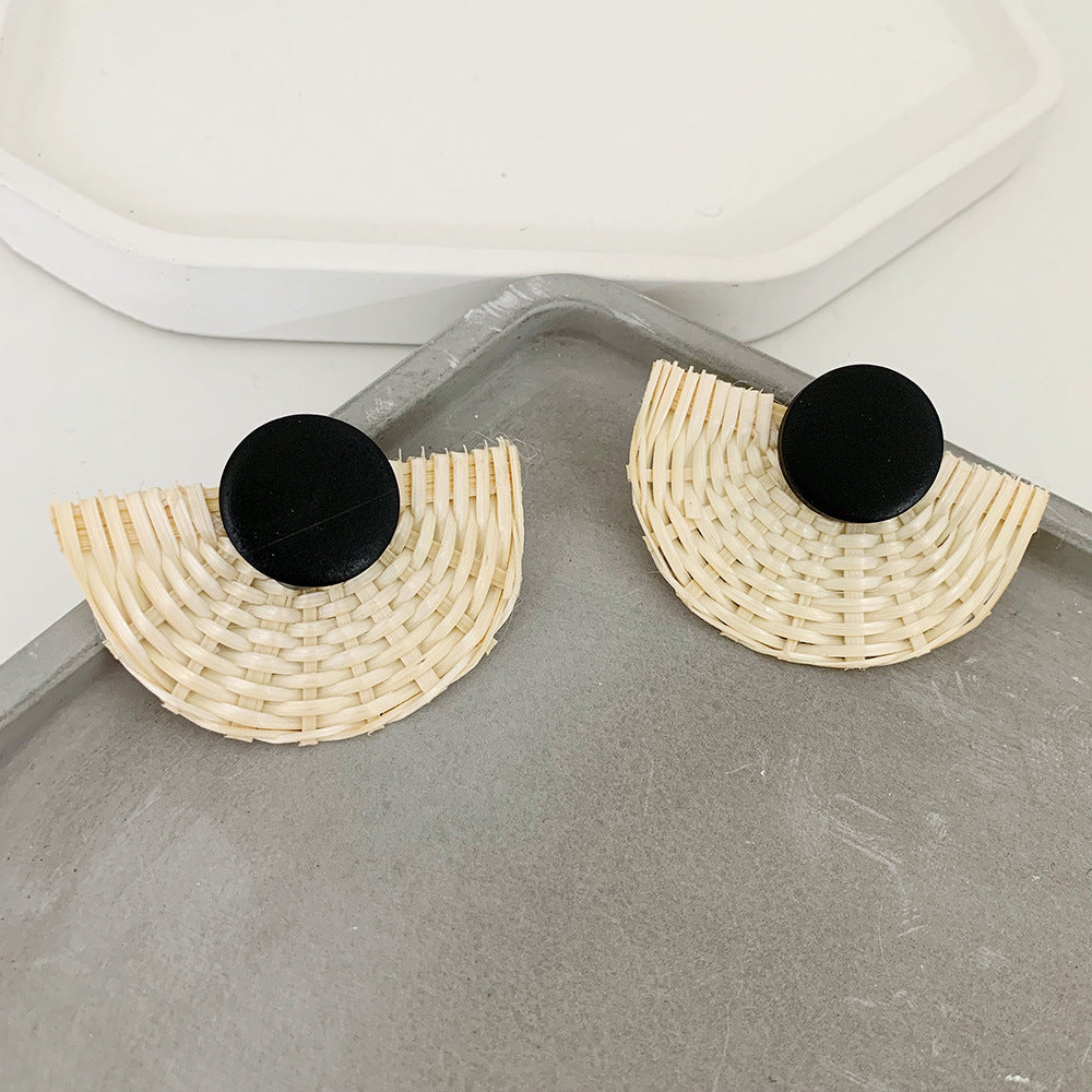 Boucles d'oreilles rondes en rotin à géométrie exagérée vintage de Corée du Sud