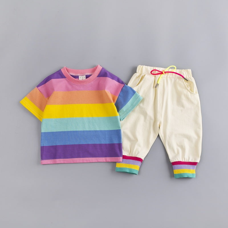 Conjunto de ropa para niños.