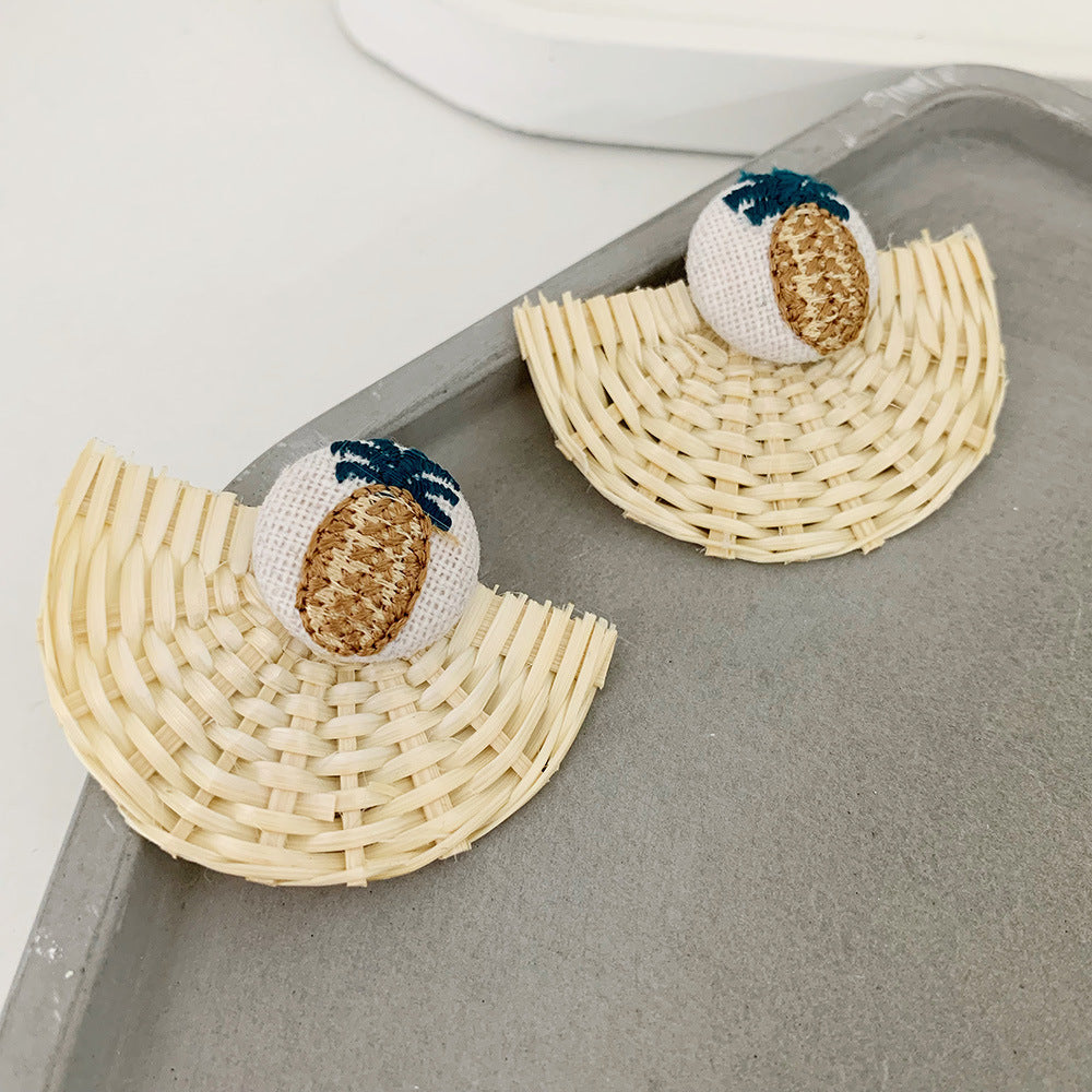 Boucles d'oreilles rondes en rotin à géométrie exagérée vintage de Corée du Sud