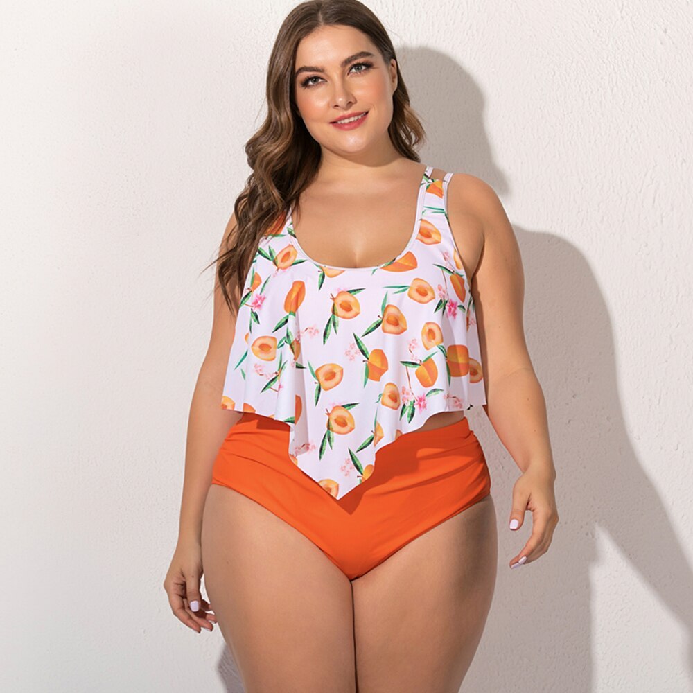 Grosse femme et gros maillot de bain fendu
