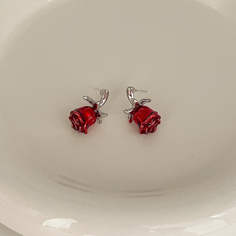 Boucles d'oreilles à tige en argent avec fleur de rose et aiguille
