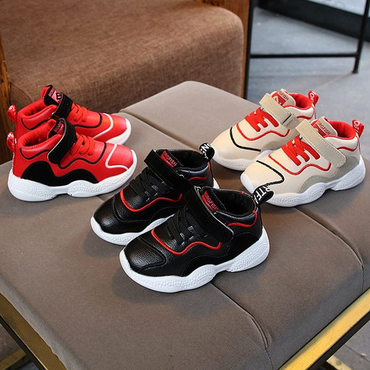 Vieilles chaussures pour garçons