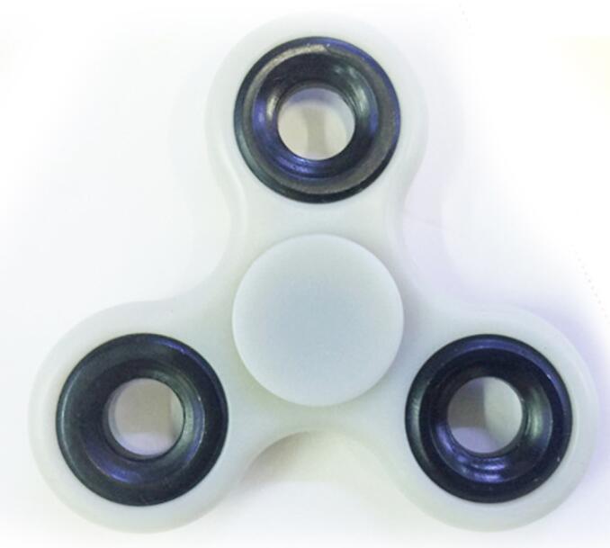 Jouet Fidget Tri-Spinner qui brille dans le noir
