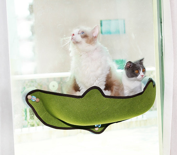 Hamaca para gatos en el alféizar de la ventana