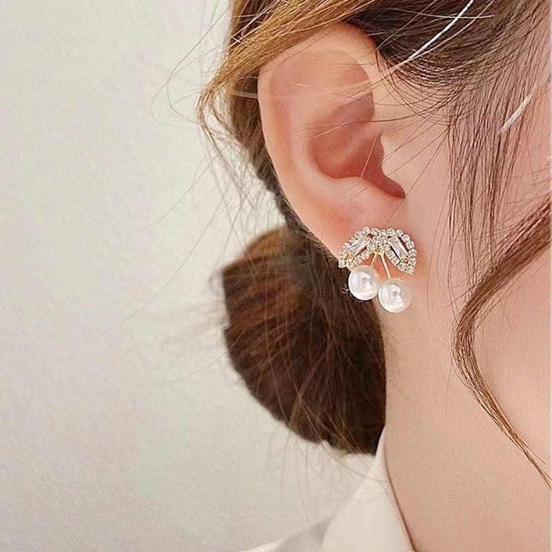 Petites boucles d'oreilles en alliage au design de niche