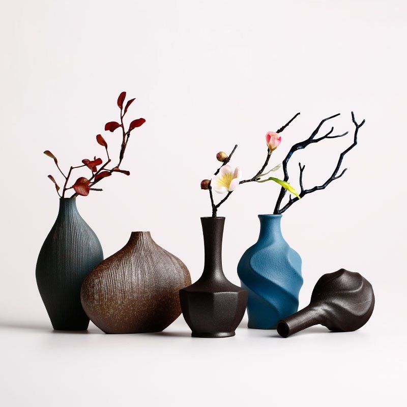Vase en céramique simulant un vase à fleurs sèches