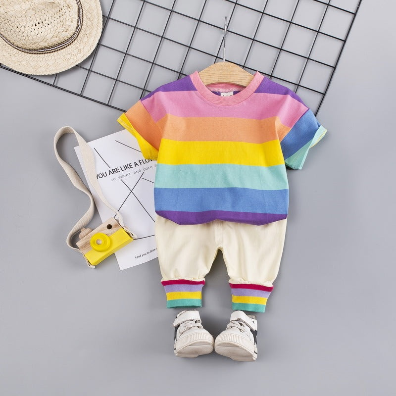 Conjunto de ropa para niños.