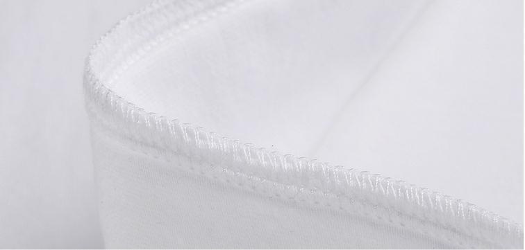 Traje familiar entre padres e hijos con palabra rosa.