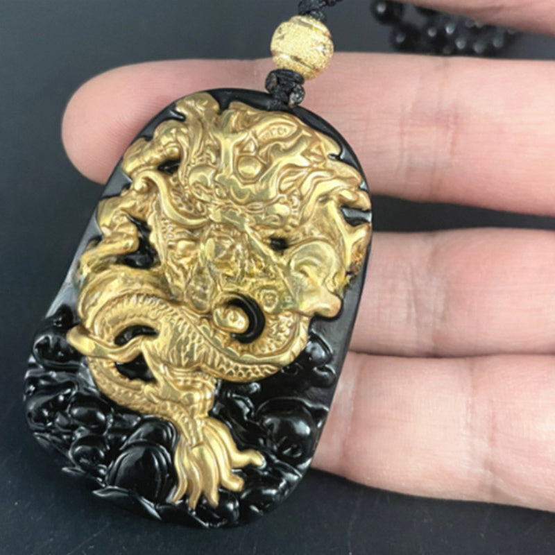 Obsidiana natural con incrustaciones de colgante de dragón de oro de 18 quilates para hombres y mujeres