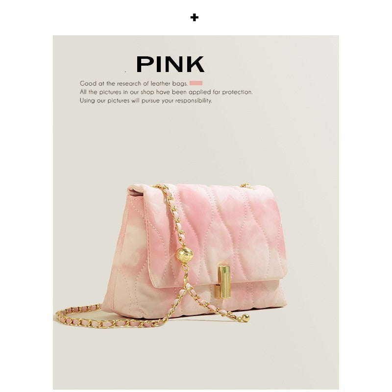 Bolso cuadrado pequeño con bandolera y cadena texturizada