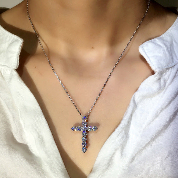 Collier Croix Pendentif Zircon Finement Incrusté