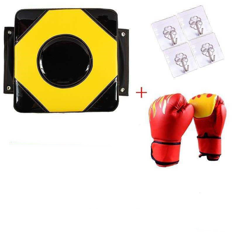 Sac de sable de boxe thaïlandaise suspendu au mur