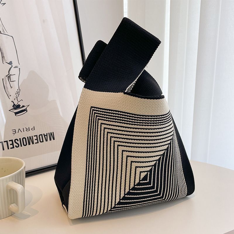 Sac à main de shopping tricoté en damier rayé de couleur contrastée