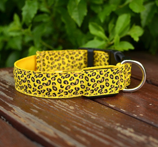 Collar de perro LED Collar de mascota de leopardo de nailon ajustable de seguridad