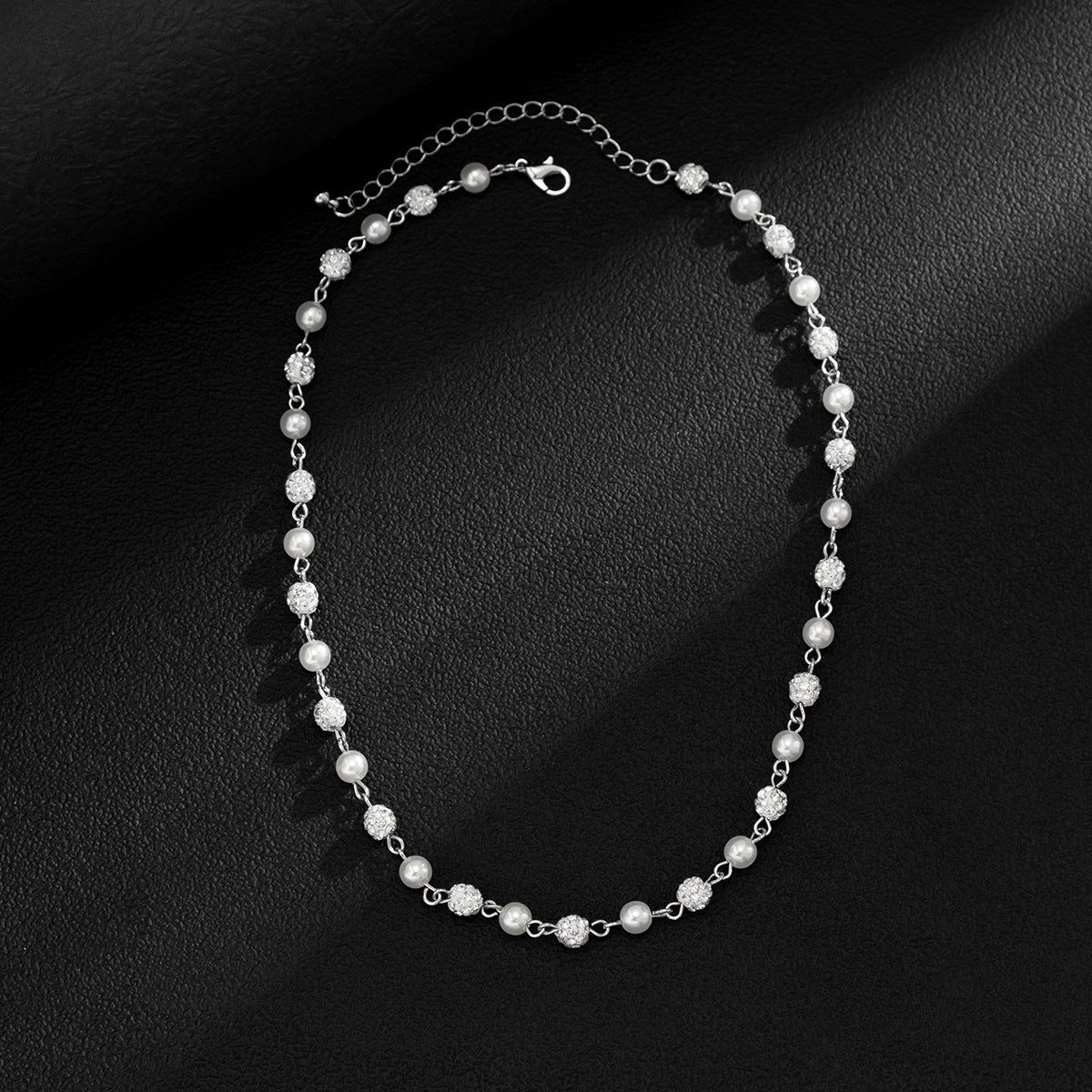 Collar con incrustaciones de diamantes de imitación de alta gama estilo hip hop con perlas de retales para hombre