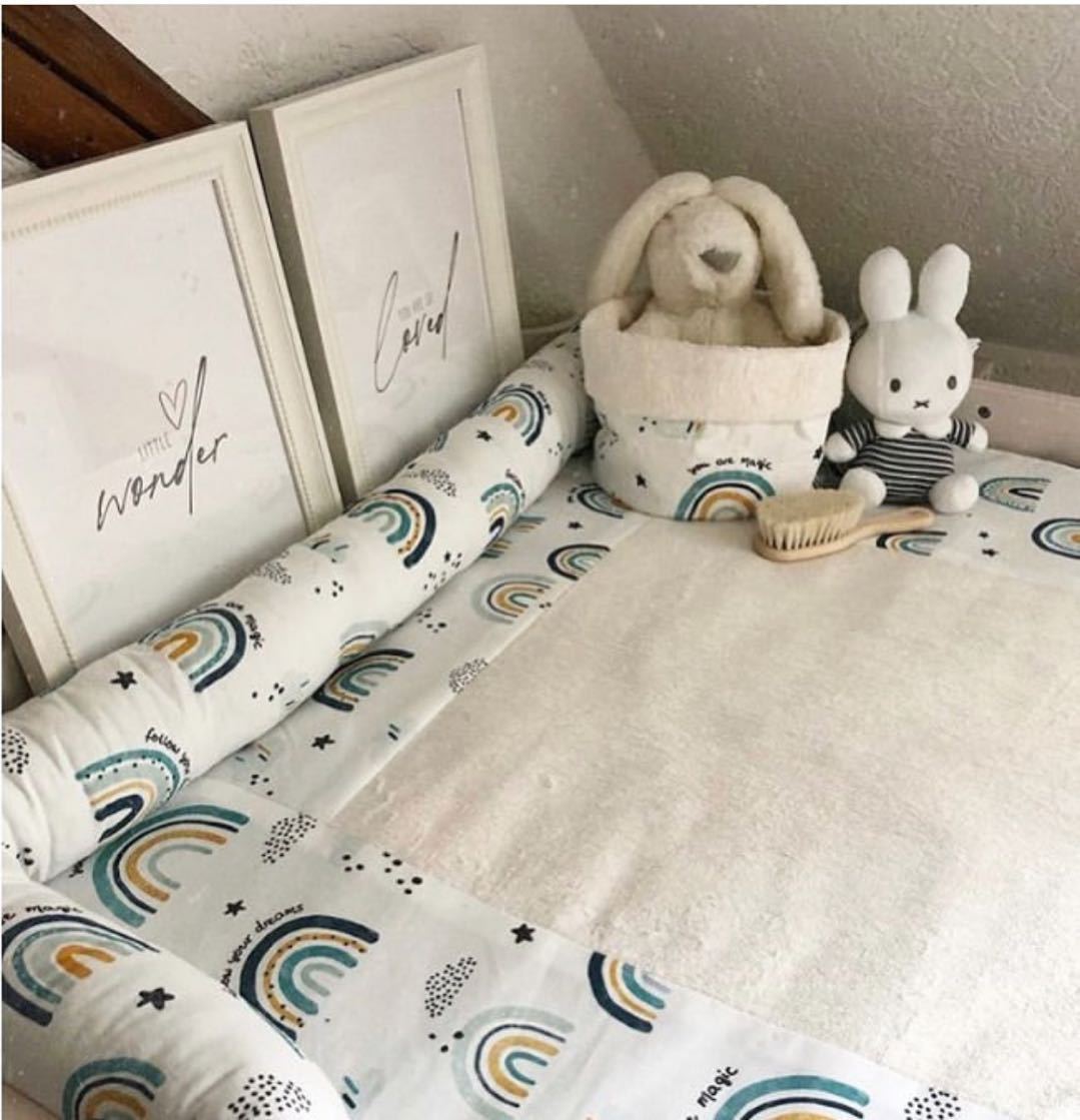 Oreiller long de lit pare-chocs en coton imprimé arc-en-ciel